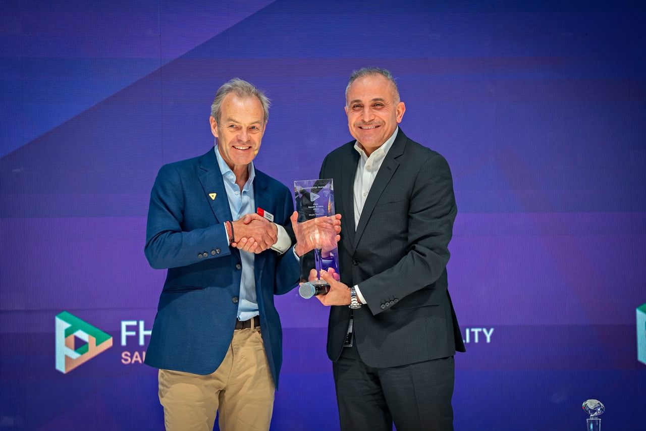 Amsa Hospitality CEO Muin Serhan receives FHS Saudi Arabia Leadership Award