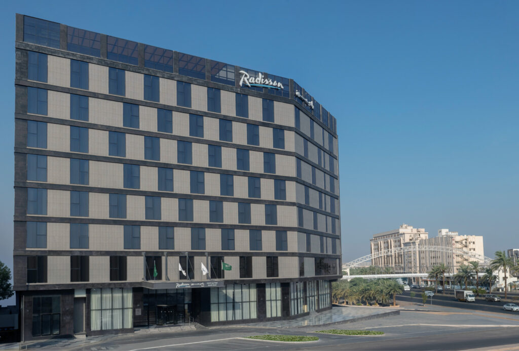 Radisson Hotel Madinah – Hotel Exterior | فندق راديسون المدينة – الواجهة الخارجية للفندق